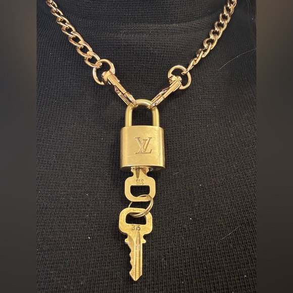 #315 Authentic Louis Vuitton Lock & Keys w/unbranded Chain - Picture 7 of 13